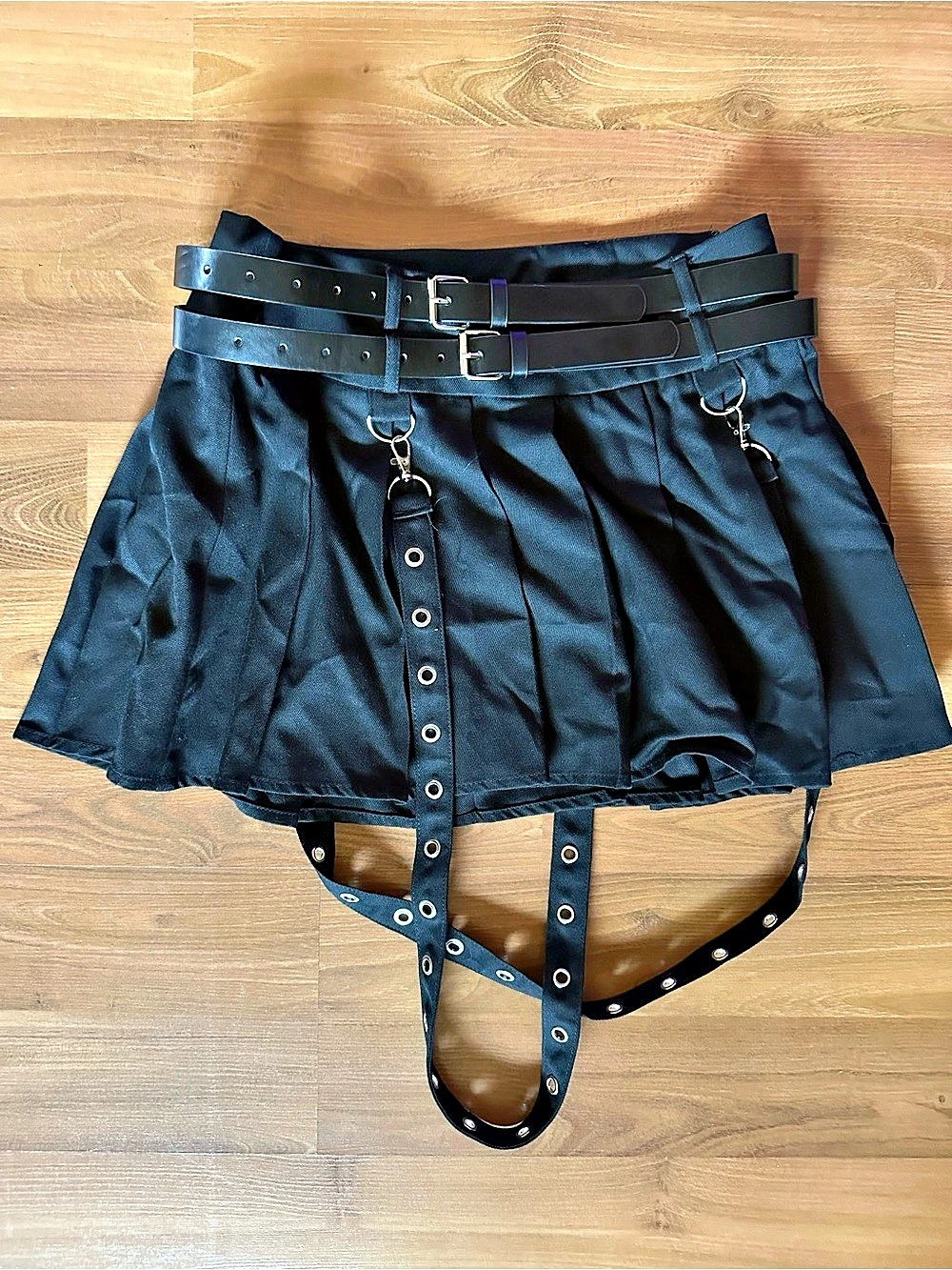 🆕 Hot Topic Black Suspender Belted Pleated Skirt Size Medium NWT